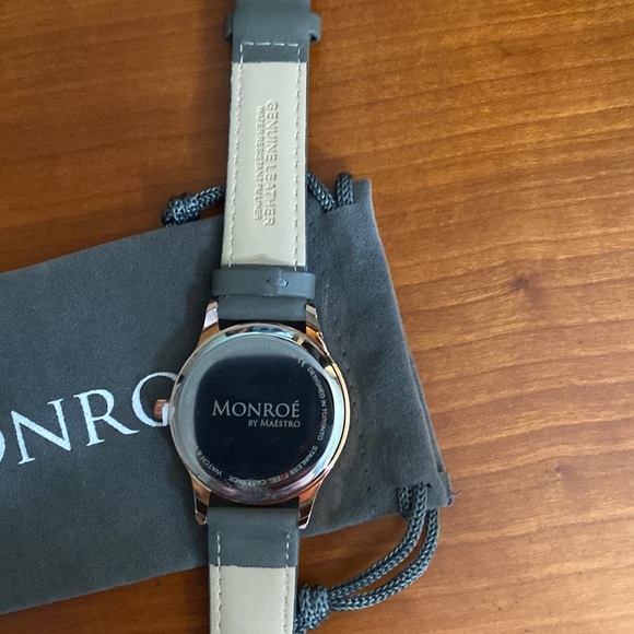 MONROE Classique watch in sunburst solerose NWT - Picture 3 of 3